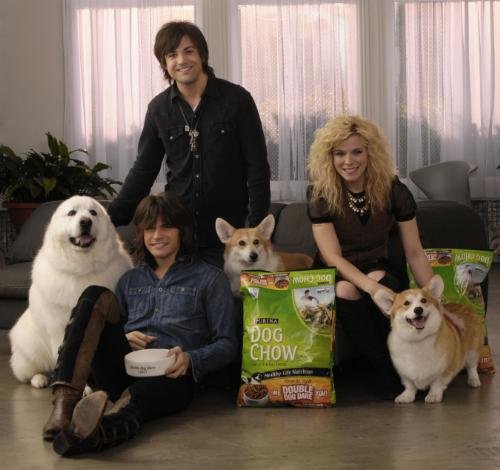 The Band Perry Join Latest Purina Dog Chow Brand Campaign http://i.imgur.com/Gncu8.jpg